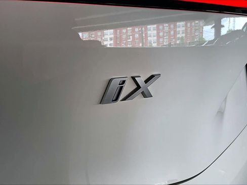 Used 2024 BMW iX xDrive50 w/ Convenience Package AWD/4WD image 9