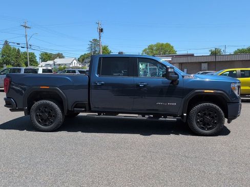 Used 2020 GMC Sierra 3500 AT4 w/ AT4 Premium Package AWD/4WD image 3