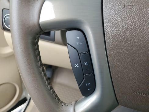 Used 2011 Chevrolet Suburban LTZ image 18