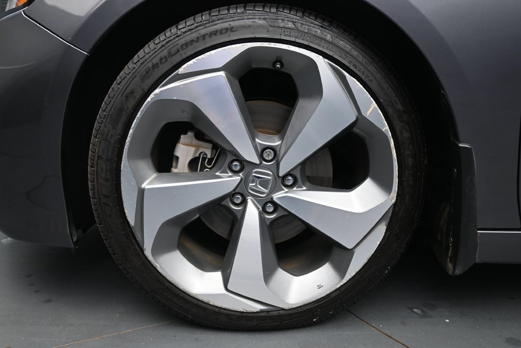 Used 2018 Honda Accord Touring image 12