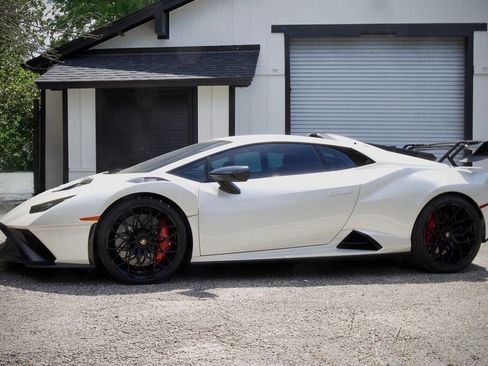 Used 2023 Lamborghini Huracan STO RWD image 13