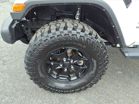 Used 2021 Jeep Gladiator Willys image 9
