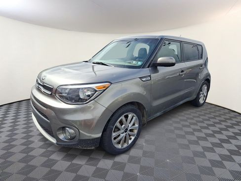 Used 2019 Kia Soul + FWD image 3