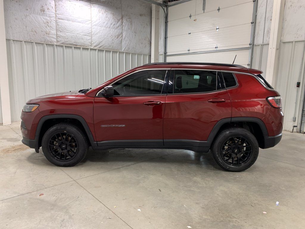 Used 2022 Jeep Compass Latitude AWD/4WD image 4
