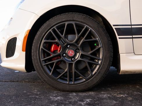 Used 2015 FIAT 500 Abarth w/ Comfort/Convenience Group image 7