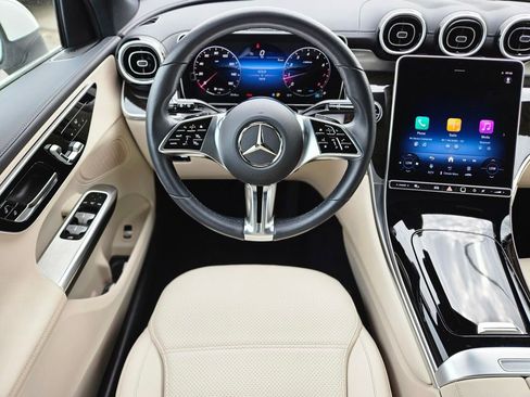 Used 2025 Mercedes-Benz GLC 300 4MATIC image 13