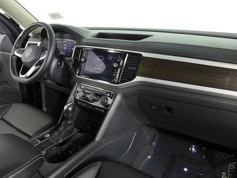 Used 2023 Volkswagen Atlas SE w/ Black Wheel Package FWD image 13