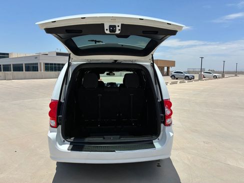 Used 2020 Dodge Grand Caravan SE FWD image 7