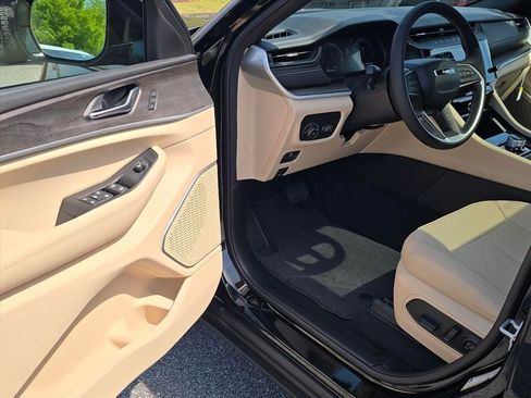 New 2026 Jeep Grand Cherokee L Limited AWD/4WD image 4