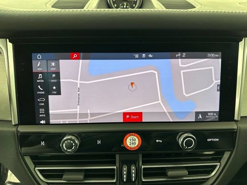 Certified 2025 Porsche Macan w/ Premium Package Plus AWD/4WD image 37