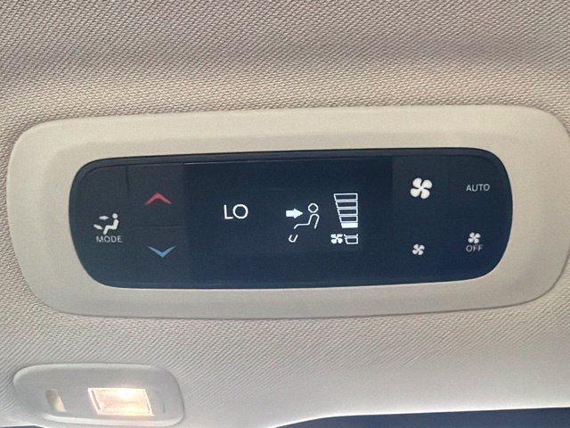 Used 2017 Chrysler Pacifica Limited FWD image 27