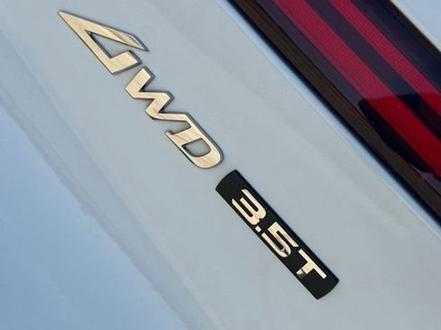 Used 2025 Genesis GV70 3.5T Sport image 10