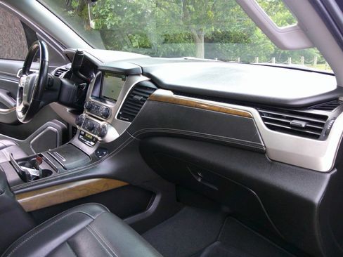 Used 2019 GMC Yukon XL Denali AWD/4WD image 39