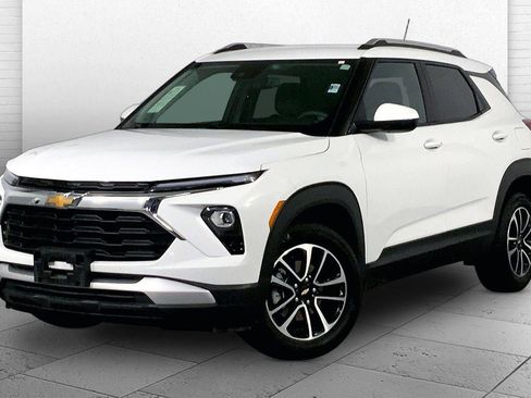 Used 2025 Chevrolet TrailBlazer LT AWD/4WD image 12
