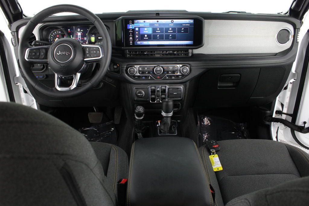 Used 2025 Jeep Wrangler Unlimited Sahara w/ Safety Group AWD/4WD image 9