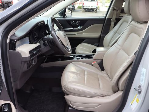 Used 2021 Lincoln Corsair AWD w/ Premium Package image 4