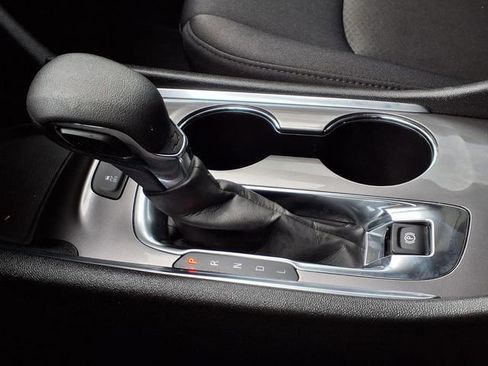 Used 2025 Chevrolet Malibu LT FWD image 16
