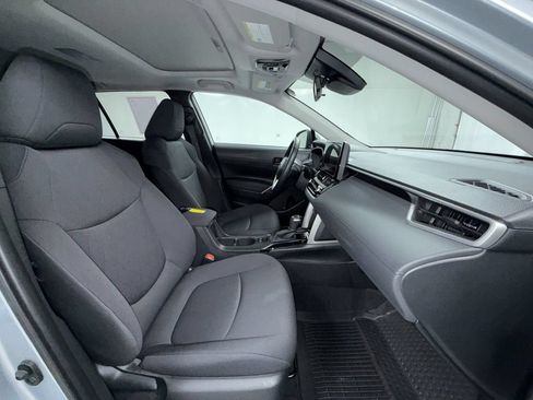 Certified 2023 Toyota Corolla Cross LE w/ Moonroof Package AWD/4WD image 19