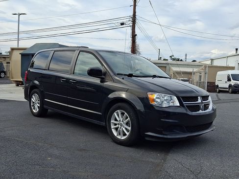 Used 2016 Dodge Grand Caravan SXT FWD image 1