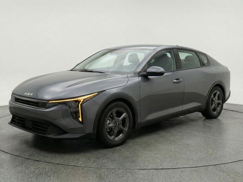 Used 2025 Kia K4 FWD image 3