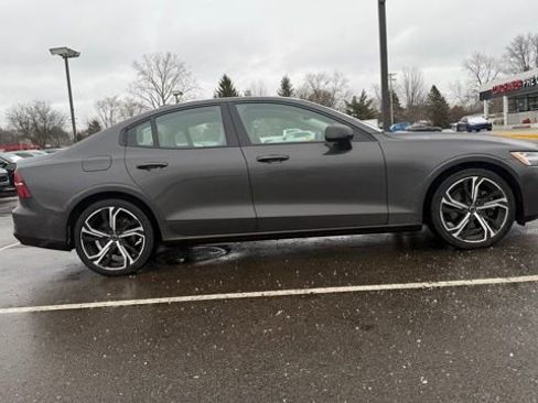Used 2024 Volvo S60 B5 Core image 4