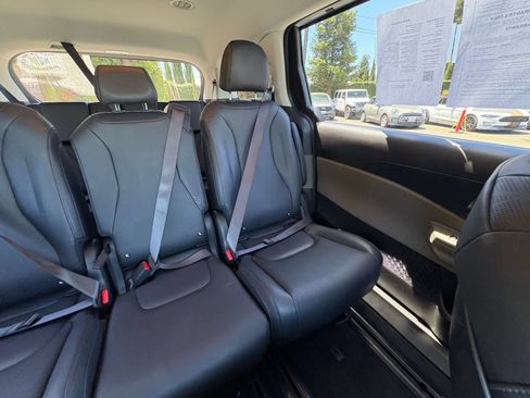 Used 2026 Kia Carnival FWD image 40
