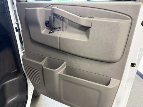 Used 2025 GMC Savana 3500 LT w/ LT Preferred Equipment Group RWD image 28