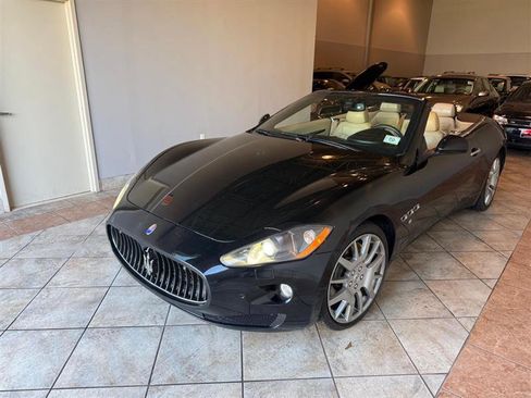 Used 2010 Maserati GranTurismo Convertible image 3