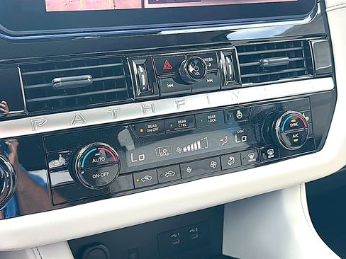 New 2026 Nissan Pathfinder SL FWD image 24
