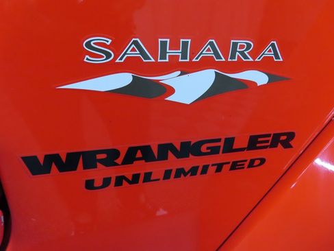 Used 2017 Jeep Wrangler Unlimited Sahara w/ Connectivity Group image 43