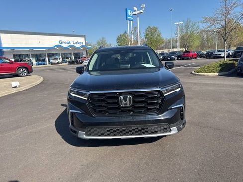 Used 2025 Honda Pilot Touring image 3