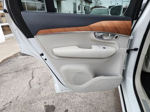 Used 2021 Volvo XC90 T6 Momentum w/ Climate Package image 17