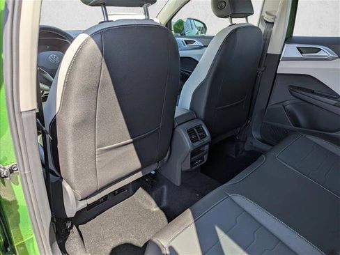 New 2026 Volkswagen Taos SE AWD/4WD image 23