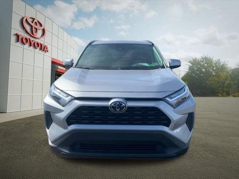 Used 2025 Toyota RAV4 XLE AWD/4WD image 8