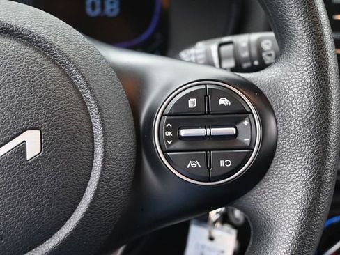 Used 2025 Kia Soul LX w/ LX Technology Package FWD image 23