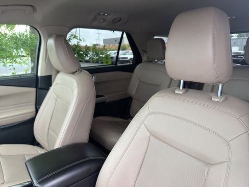 Used 2021 Ford Explorer Limited AWD/4WD image 10