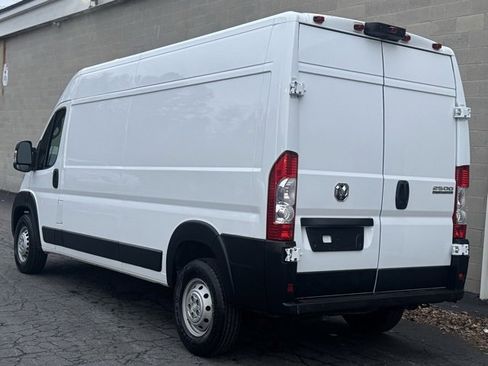 Used 2025 RAM ProMaster 2500 w/ Convenience Group image 4