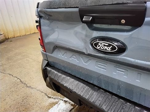 Used 2025 Ford Maverick Lariat w/ Black Appearance Package AWD/4WD image 17