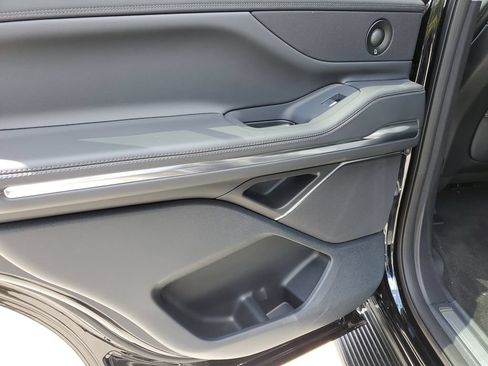 New 2026 Lincoln Navigator Premiere AWD/4WD image 10