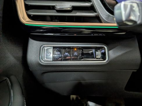 Used 2024 Buick Envision Avenir image 22