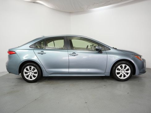Used 2020 Toyota Corolla LE image 5