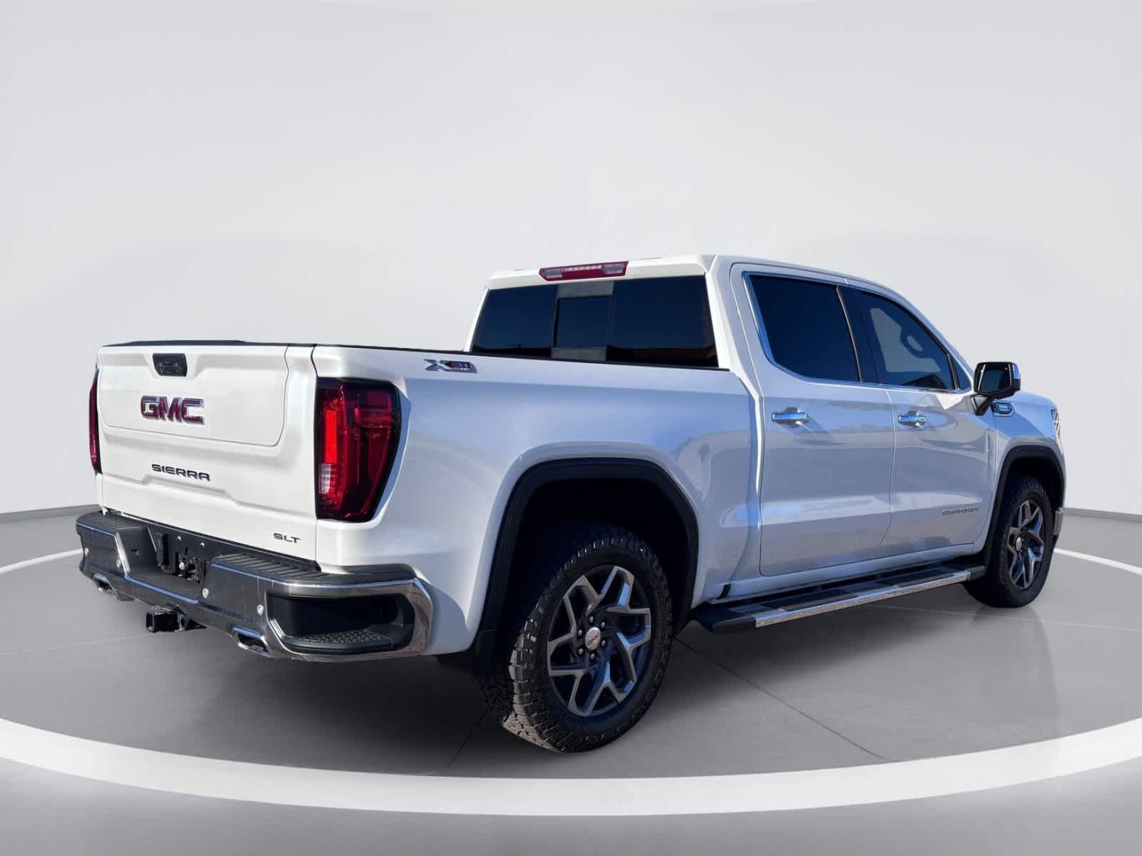 Used 2024 GMC Sierra 1500 SLT w/ SLT Premium Plus Package AWD/4WD image 9