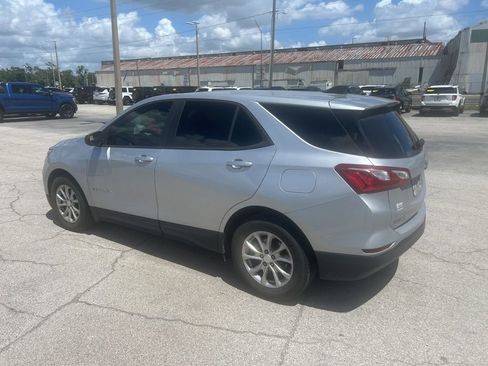 Used 2020 Chevrolet Equinox LS w/ LS Convenience Package image 4