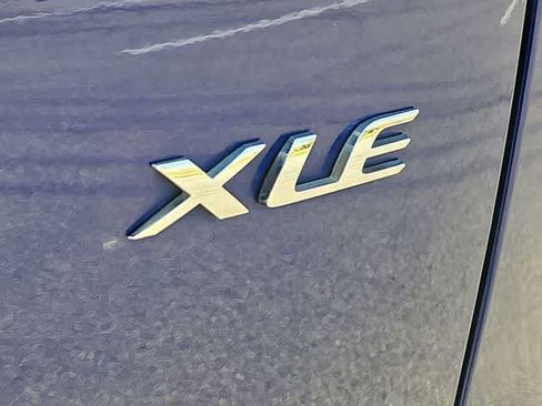 Used 2025 Toyota Corolla Cross XLE FWD image 11