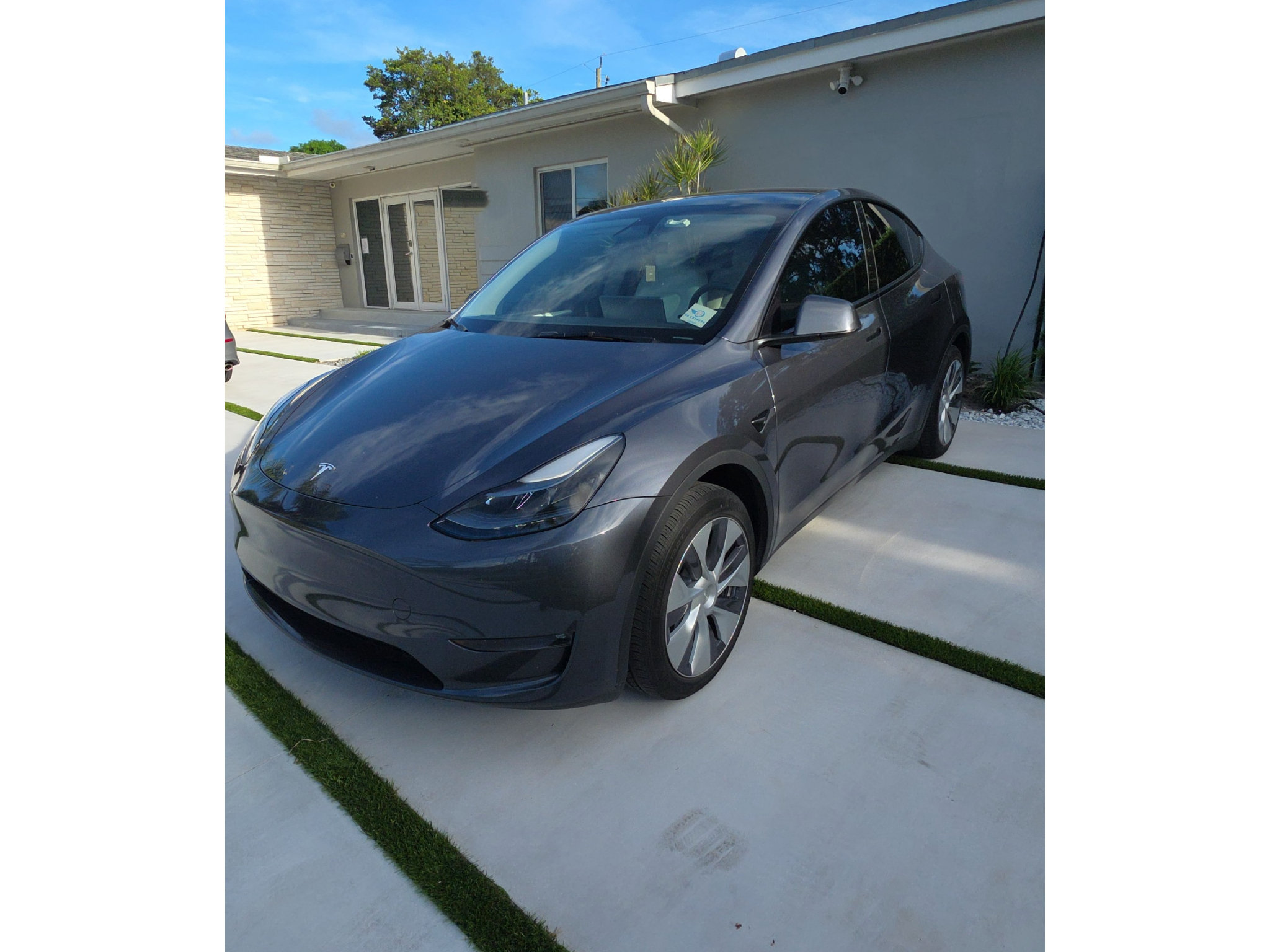 Used 2023 Tesla Model Y 2WD image 1