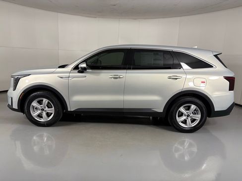 New 2026 Kia Sorento LX FWD image 5