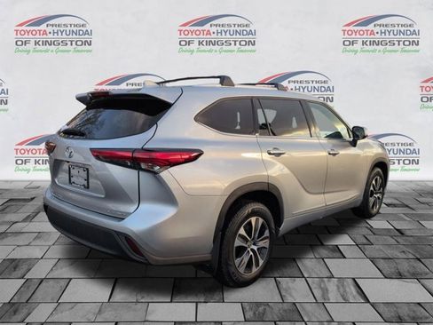 Certified 2022 Toyota Highlander XLE image 3