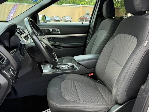 Used 2018 Ford Explorer XLT w/ Equipment Group 201A AWD/4WD image 26