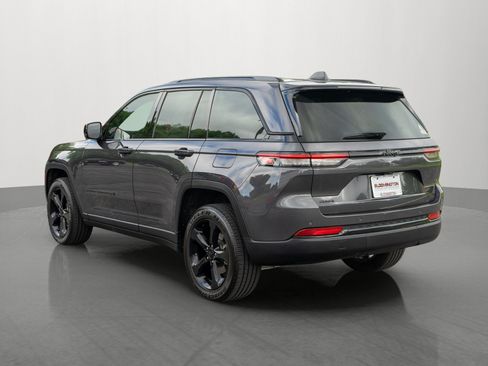 Used 2024 Jeep Grand Cherokee Altitude AWD/4WD image 5