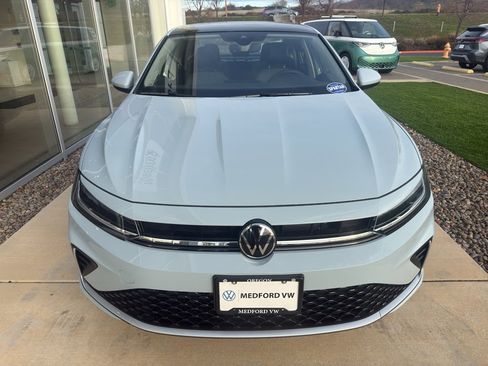 New 2026 Volkswagen Jetta SE image 2